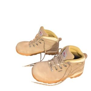 Avenger safety footware size 8W light tan